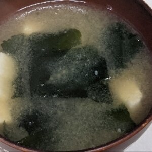 わかめと豆腐の簡単みそ汁